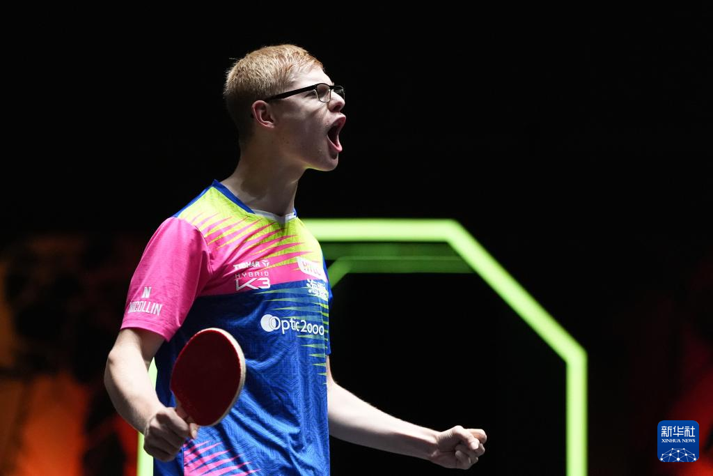 而在场上展 而在场上展