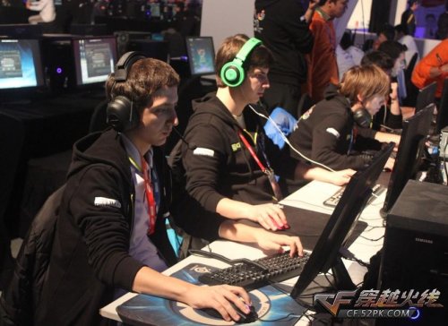 中国女排持 中国女排持