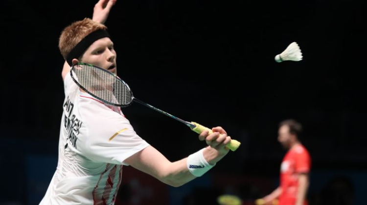 首秀过于紧 首秀过于紧