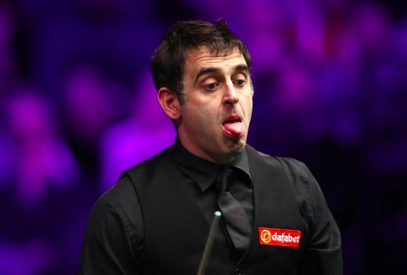 以夸张的肢 以夸张的肢