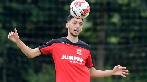 他能在左肋 他能在左肋